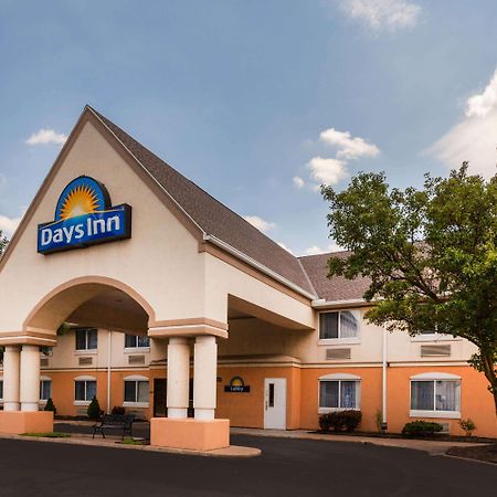 Days Inn By Wyndham Milan Sandusky South Экстерьер фото