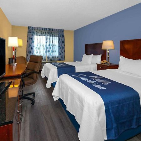 Days Inn By Wyndham Milan Sandusky South Экстерьер фото