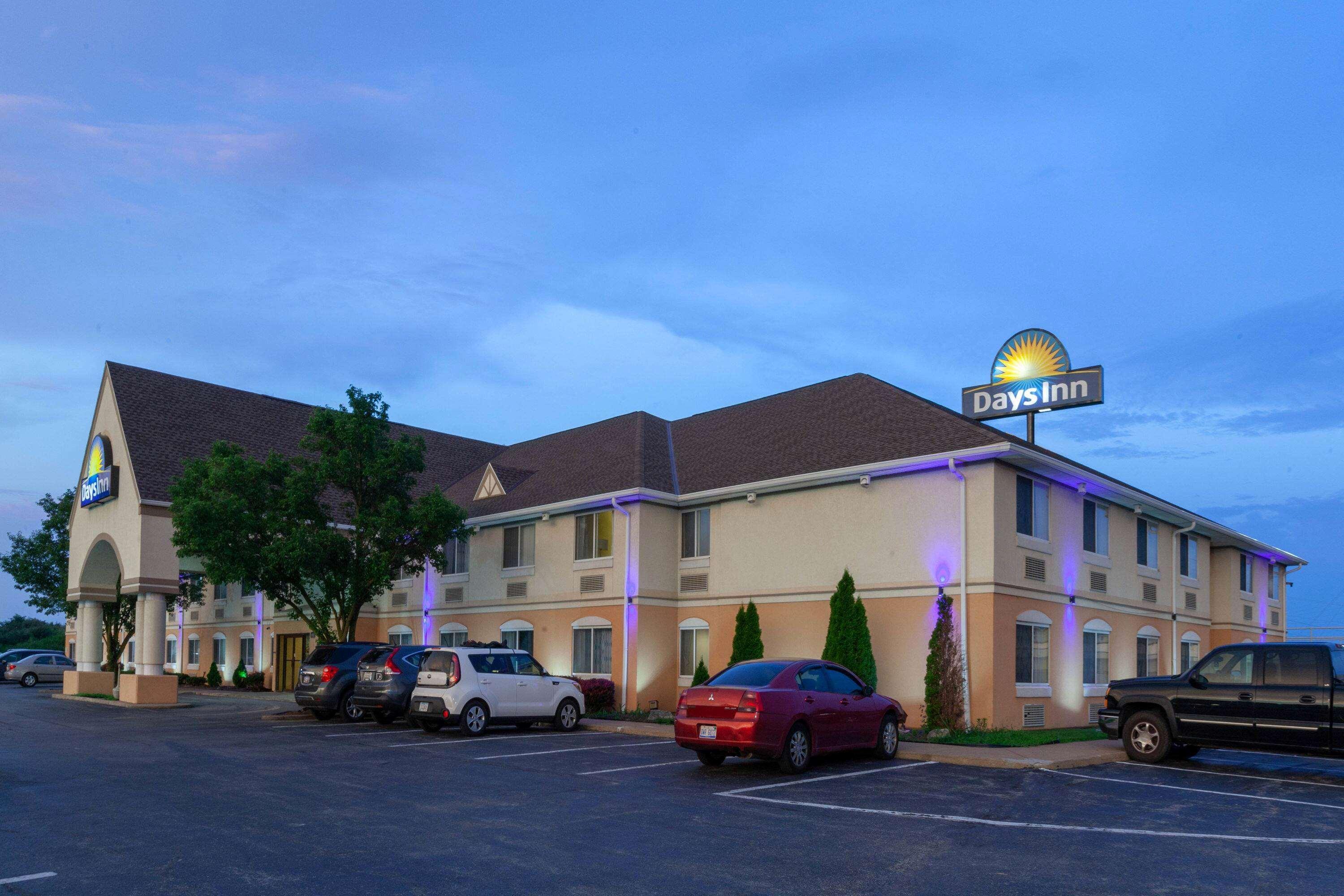 Days Inn By Wyndham Milan Sandusky South Экстерьер фото