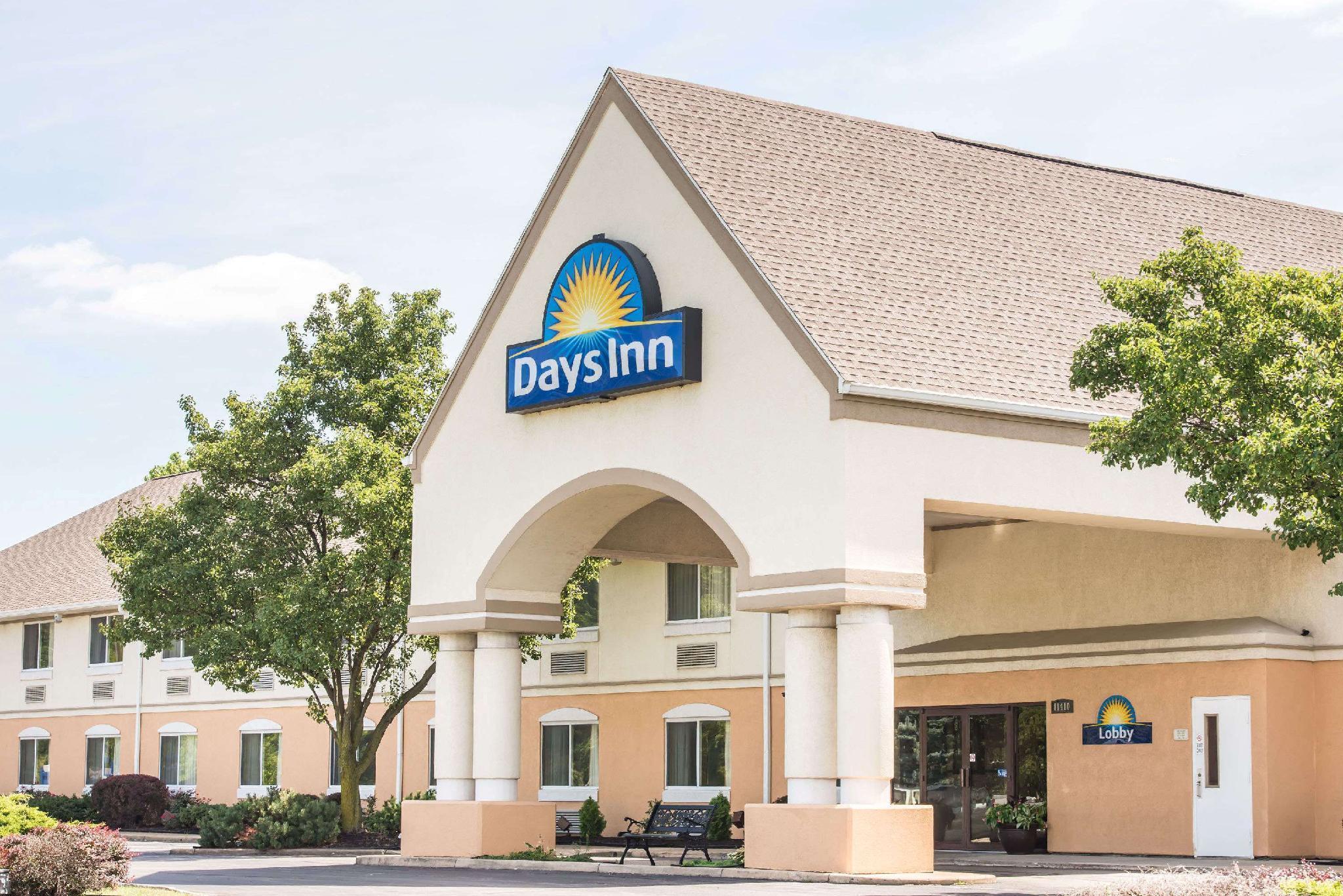 Days Inn By Wyndham Milan Sandusky South Экстерьер фото