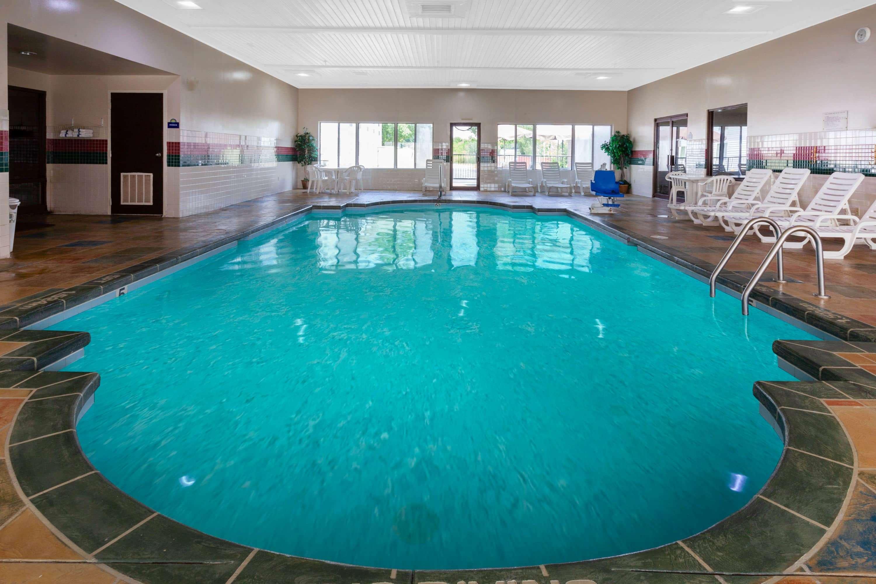Days Inn By Wyndham Milan Sandusky South Экстерьер фото