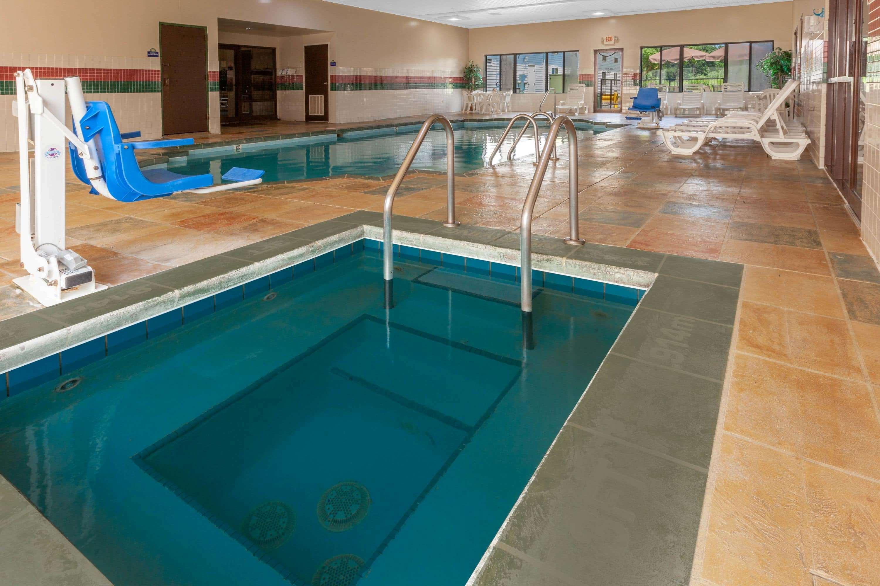 Days Inn By Wyndham Milan Sandusky South Экстерьер фото