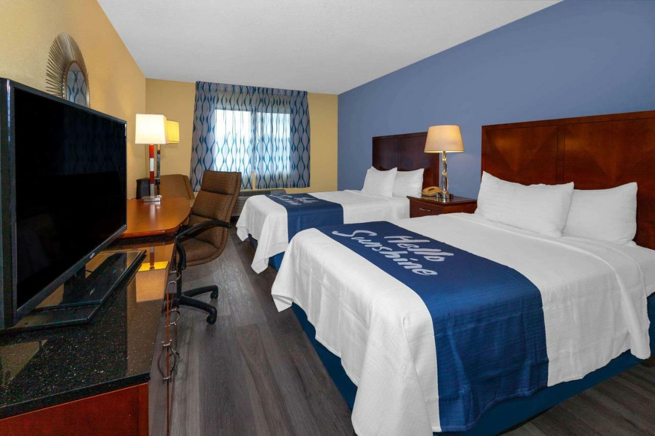 Days Inn By Wyndham Milan Sandusky South Экстерьер фото
